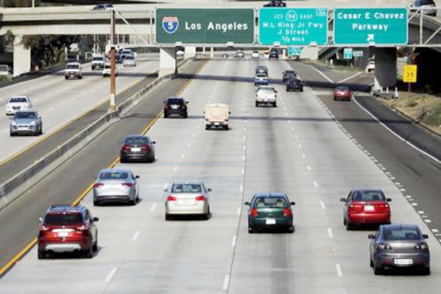 American vehicle fuel economy rises to record 24.7 mpg: EPA