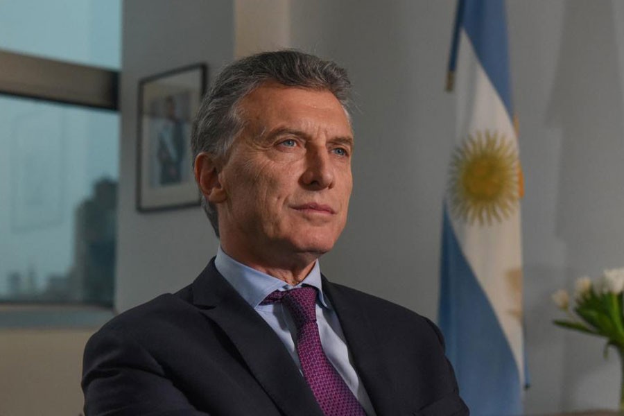 Argentina blocks family members' entry in govt