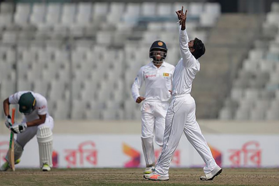 Sri Lanka eye big lead