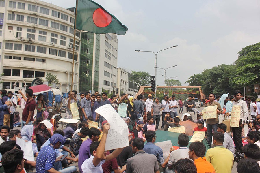 Quota protests bring Shahbagh to halt