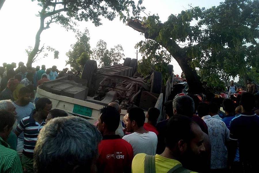 Road crashes claim 37 lives