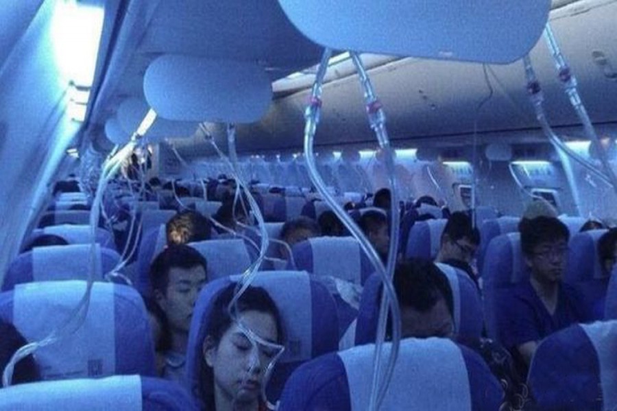 'Vaping' pilot caused Air China plane to plunge 6,500m