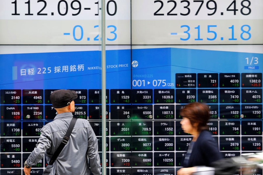 Asia stocks edge up but Saudi tensions limit gains