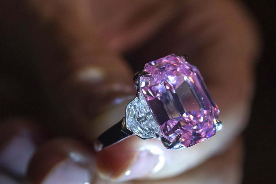Pink diamond sells for world record price