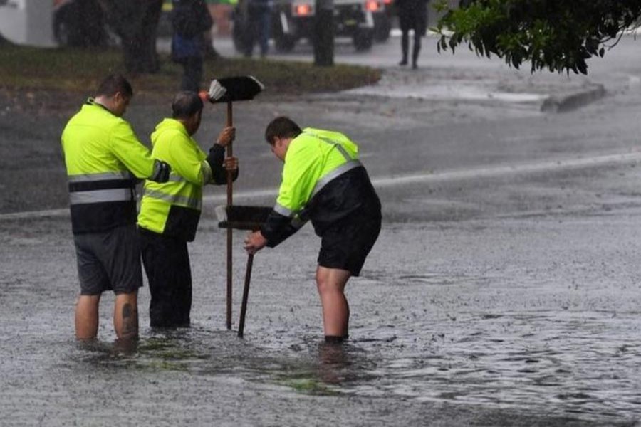 Sydney gets one month's  rainfall in just two hrs