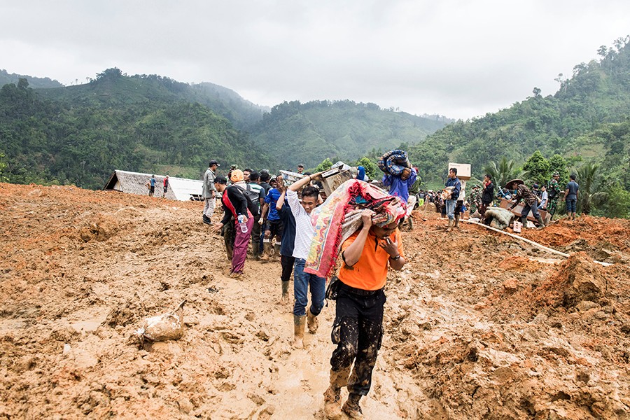 Indonesia landslides death toll climbs to 15