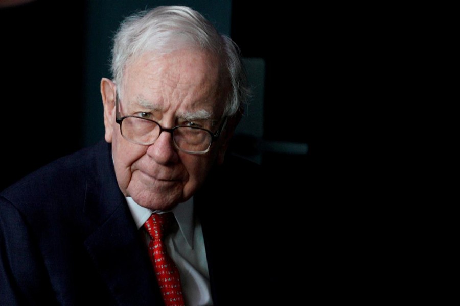 For Warren Buffett, sinking Apple shares a wish come true