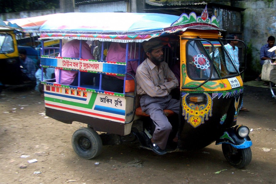 Auto tempo registration tumbles in 2018