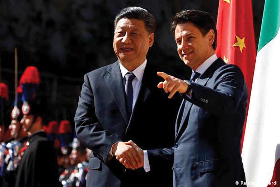President Xi Jinping of China (left) and Prime  Minister Giuseppe Conte of Italy:  Italy has become the first G7 country to join China's massive Belt and Road project. Debt-burdened Rome is eager to boost trade, but Washington and Brussels are uneasy about Beijing's global ambitions.         —Photo: Reuters