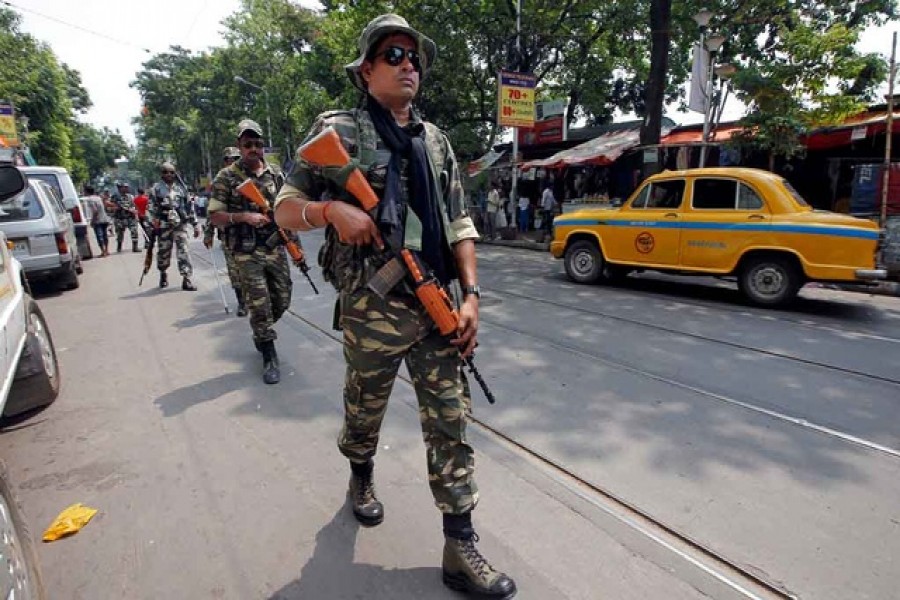 Soldiers patrol India's Kolkata after election violence