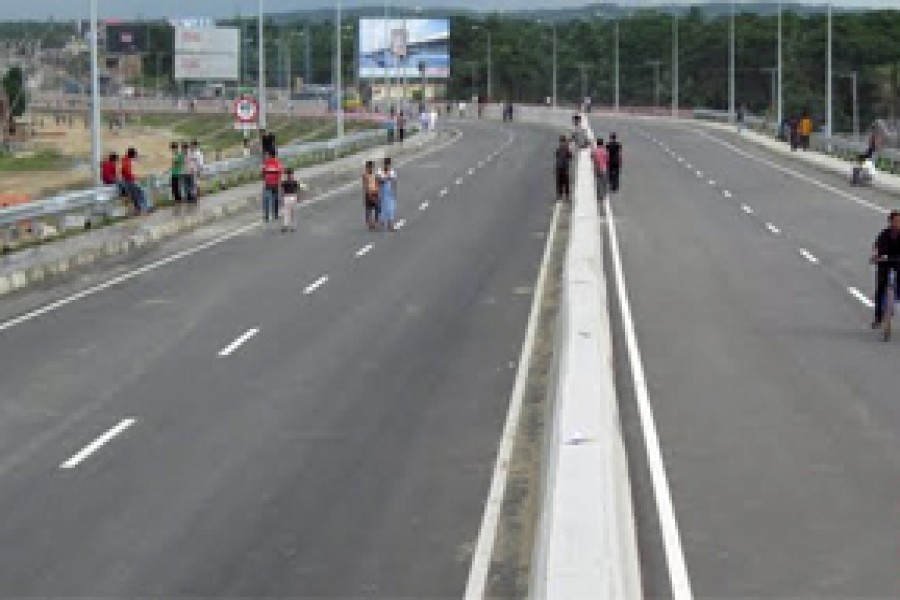 Govt to set up load control centres on major highways