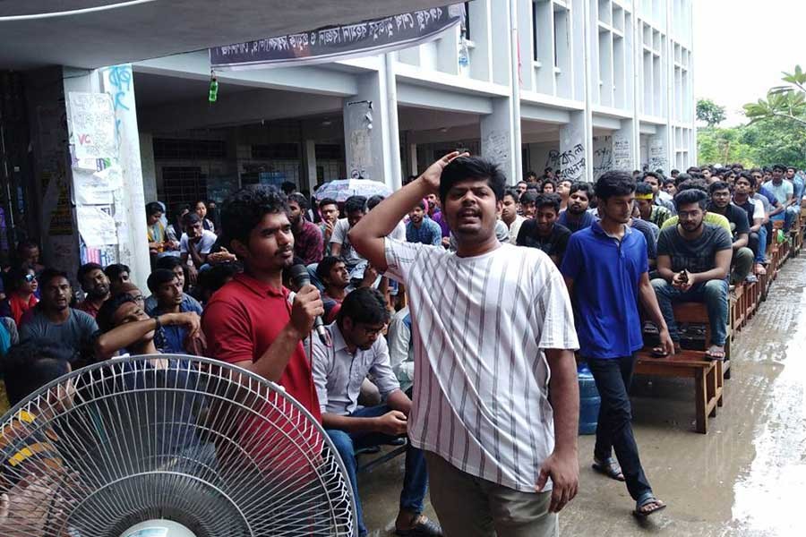 Gopalganj university students continue protest
