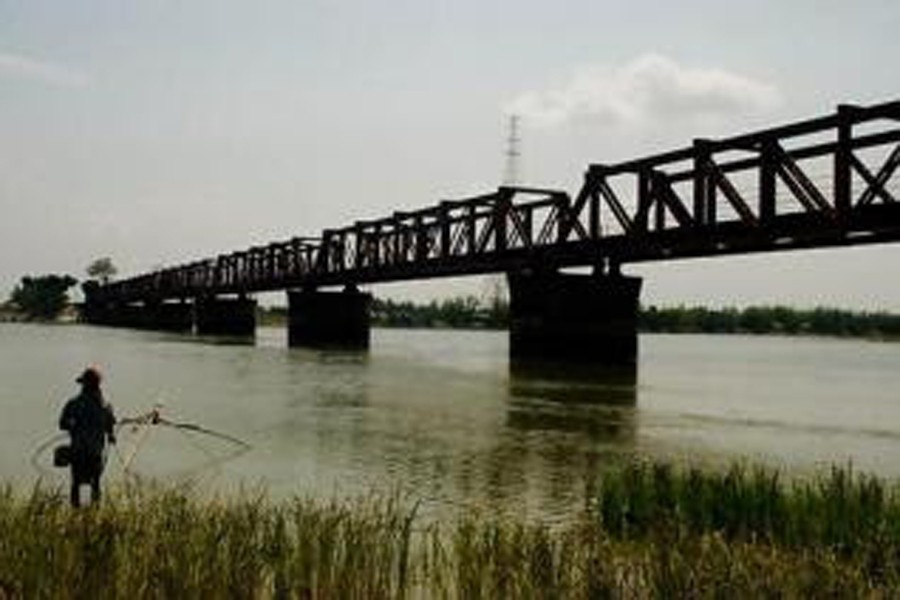 Teesta Rail Bridge turns risky