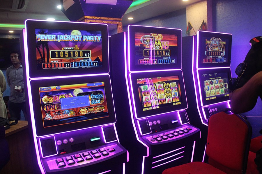 The importers have brought products like gaming machine, articles for funfair, table or parlour games, recreational machine and mahjong, sports table, roulette game table — Focus Bangla photo