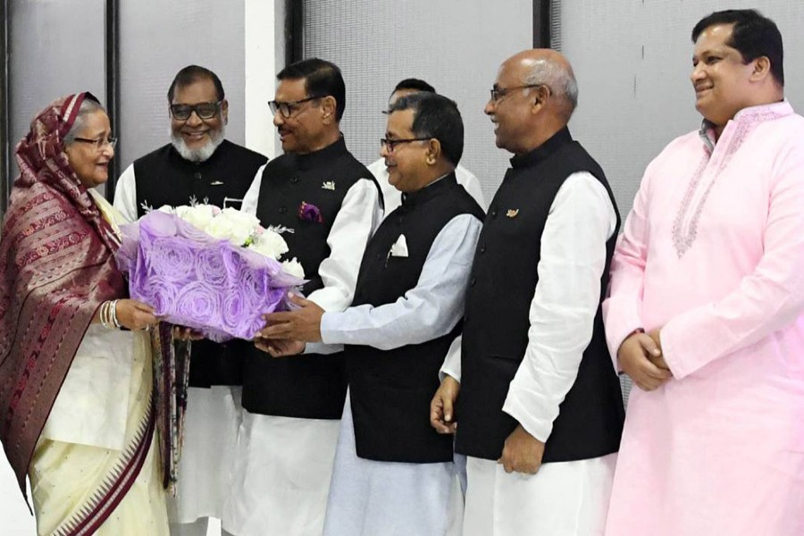 Ministers and State Ministers receive Prime Minister Sheikh Hasina at Hazrat Shahjalal International Airport on Tuesday, October 1, 2019 -- PID