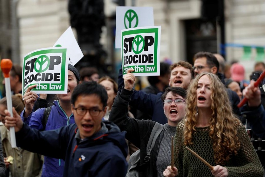 London police arrest 276 climate change protesters