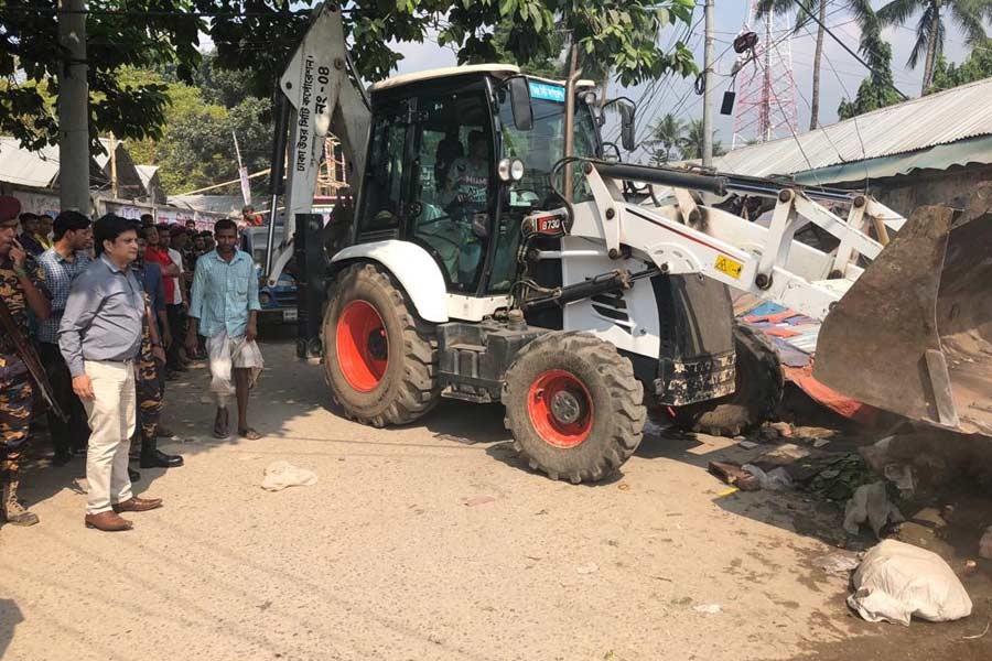 DNCC evicts 450 illegal establishments in city