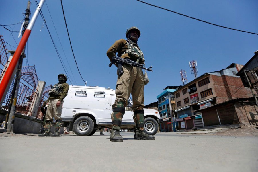 One dead, 14 hurt in Kashmir grenade attack