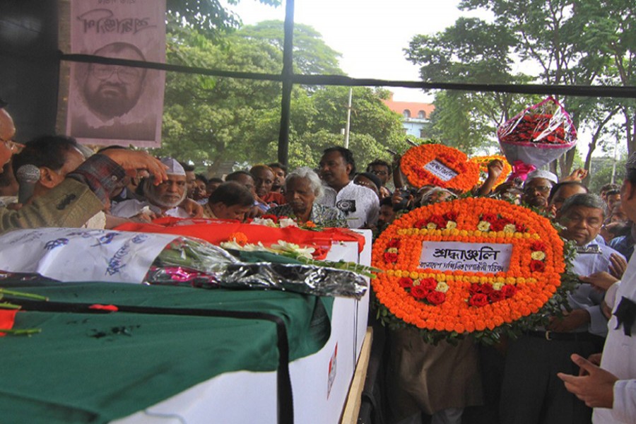 People bid adieu to ex-Dhaka mayor, freedom fighter Khoka