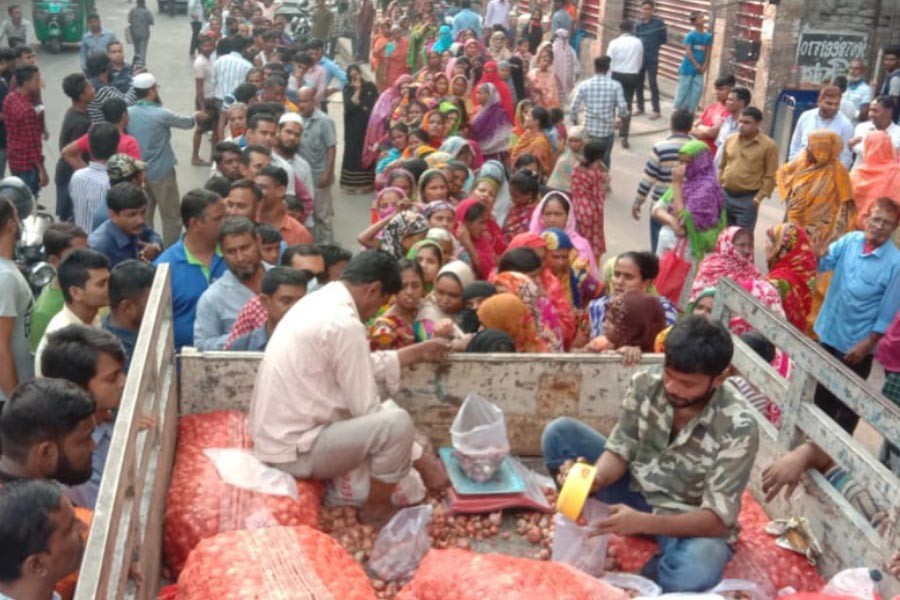 TCB starts selling Maynmar onion at Tk 45