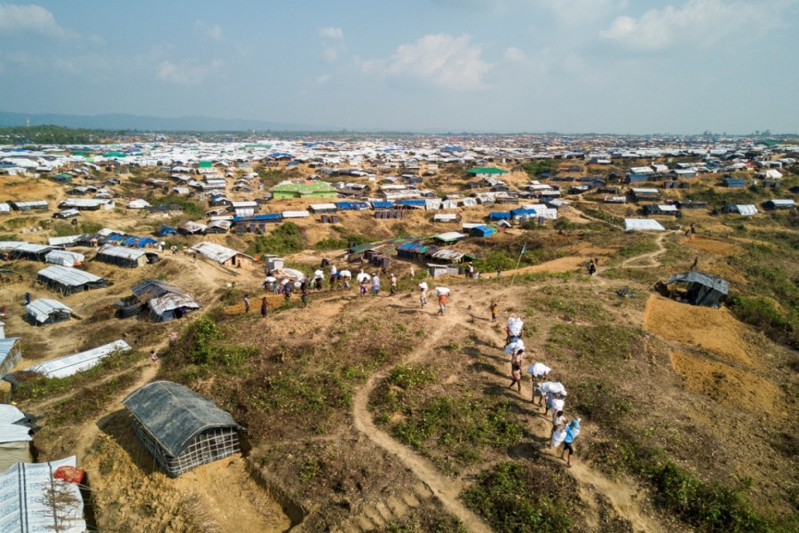 Work on barbed-wire fencing around Rohingya camps begins: Army Chief