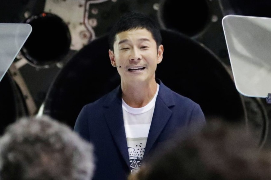 Japanese billionaire seeks ‘life partner’ for Moon voyage