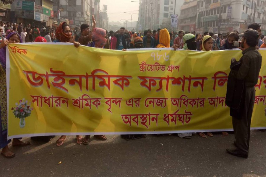 RMG workers block road in Shyamoli for two hours