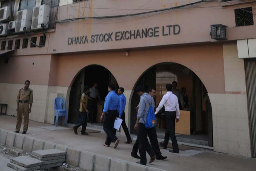 Stocks fall as pessimism grips market