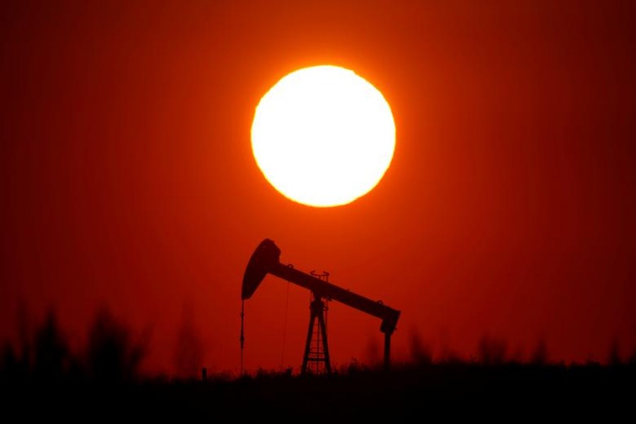 The sun sets behind an oil pump outside Saint-Fiacre, near Paris, France, September 17, 2019. Reuters/Files