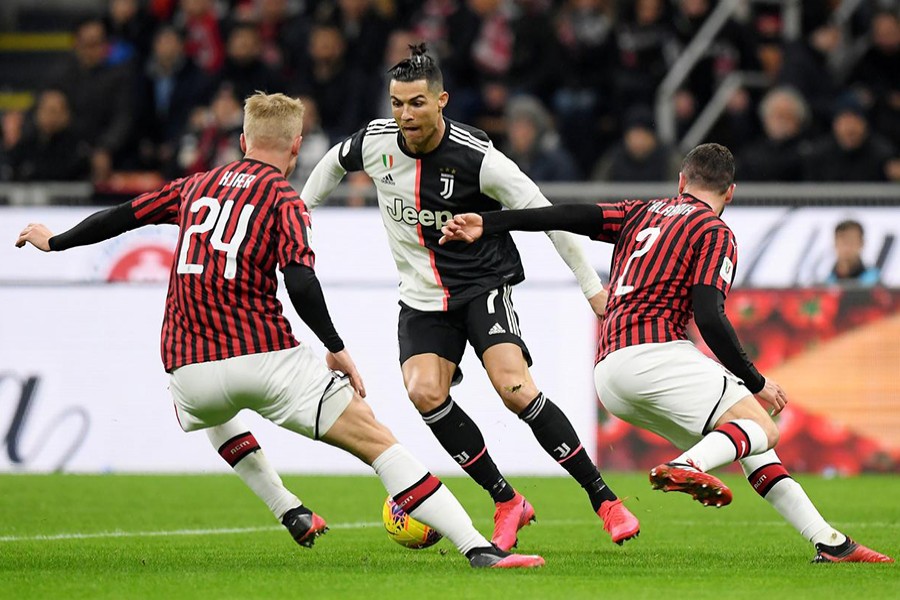 Ronaldo penalty earns Juve crucial draw at Milan