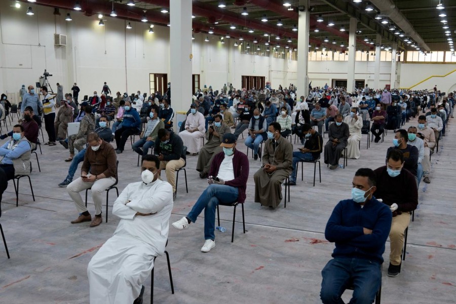 Saudi Arabia imposes curfew to curb coronavirus spread