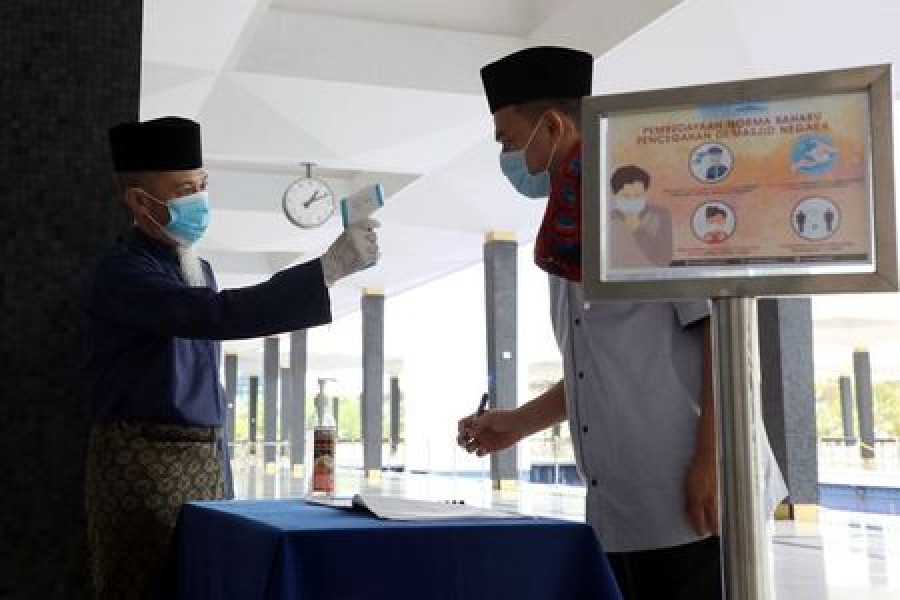 ‘A sad mood’: Malaysian doctor spends Eid in hospital