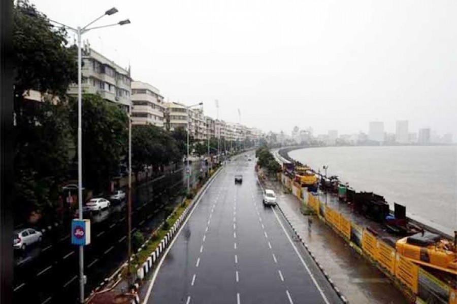 Mumbai avoids brunt of cyclone