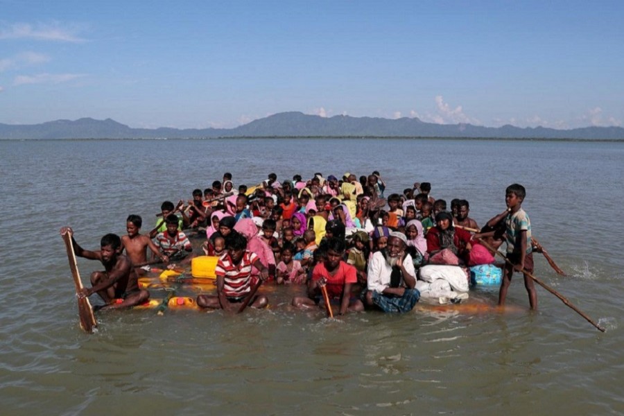 Malaysia detains 269 Rohingyas, finds body in damaged boat
