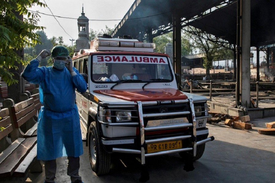 Taxi driver turns hearse driver as coronavirus cases in India spike
