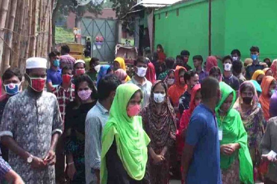 RMG workers stage demo in Gazipur protesting job cut (File photo/UNB)