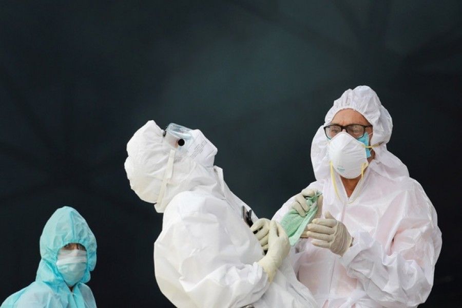 India calls in army as virus cases surge