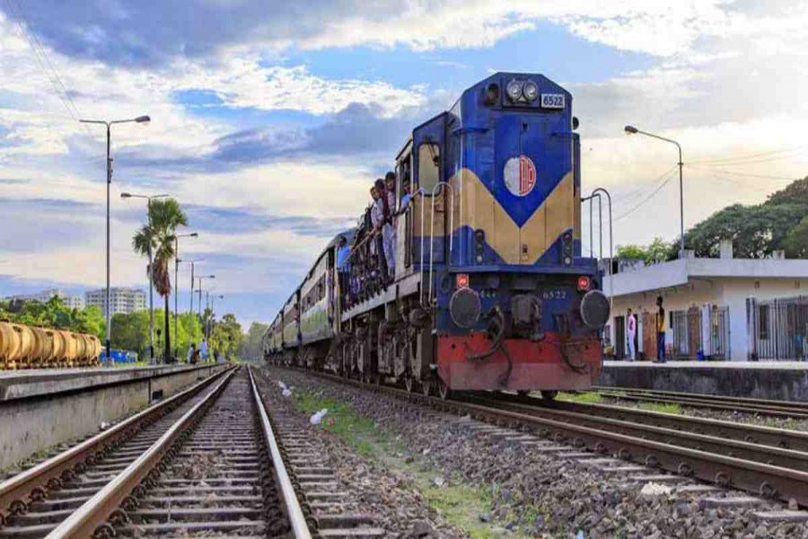 Bangladesh receives first parcel train carrying dry chilies from India