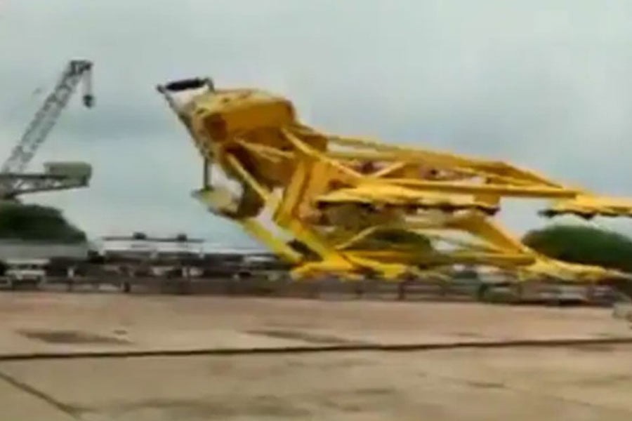 Ten crushed to death in Indian crane collapse