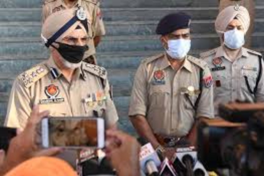 Indian police crackdown on illegal liquor suppliers after 86 die