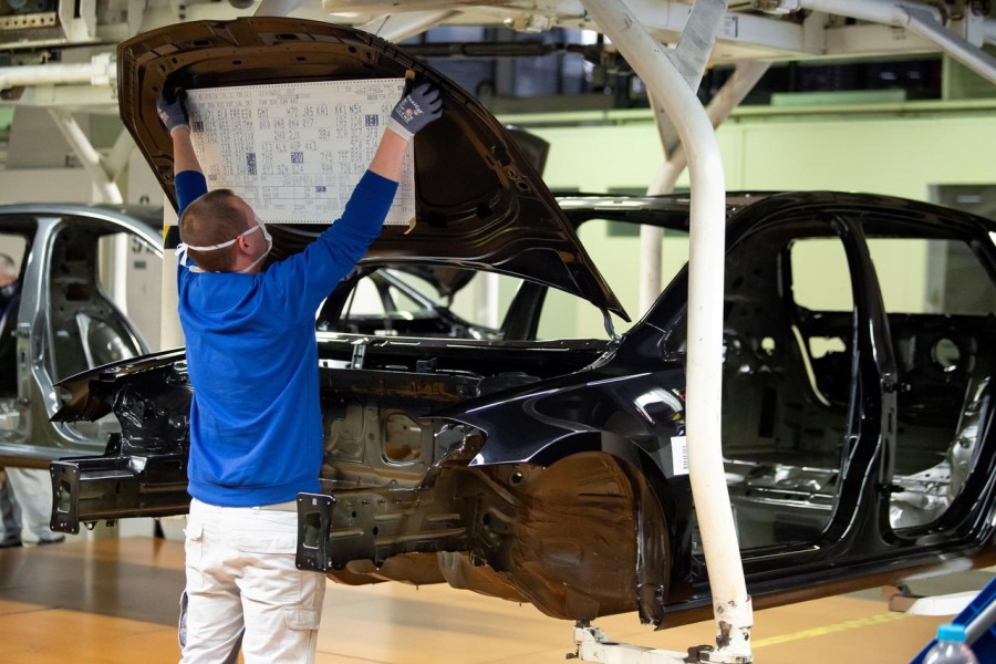 Germany's car industry shows initial signs of recovery