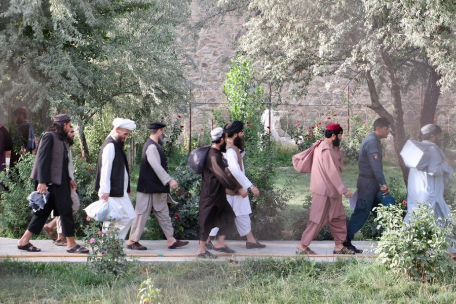 Afghan govt frees nearly 200 Taliban prisoners