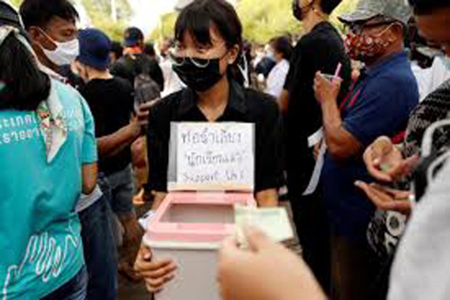 Hundreds of Thai students rally for school reform