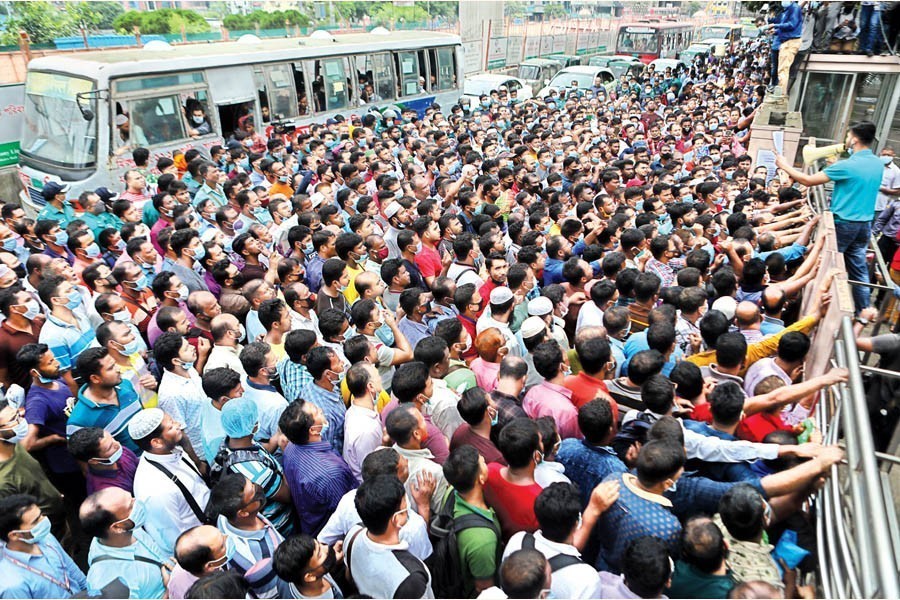Migrant workers urged to wait until Monday for Saudi response