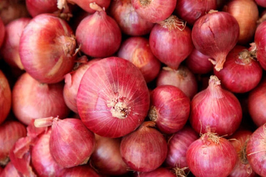 1st consignment of 58 tonnes Myanmar onion unloaded from Ctg port