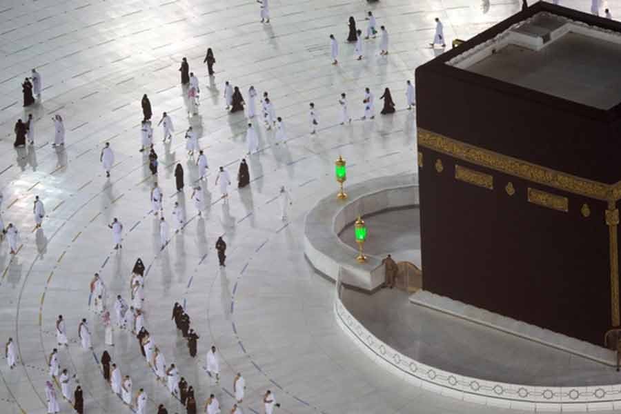Umrah pilgrims return to a Mecca stilled by COVID-19 slump