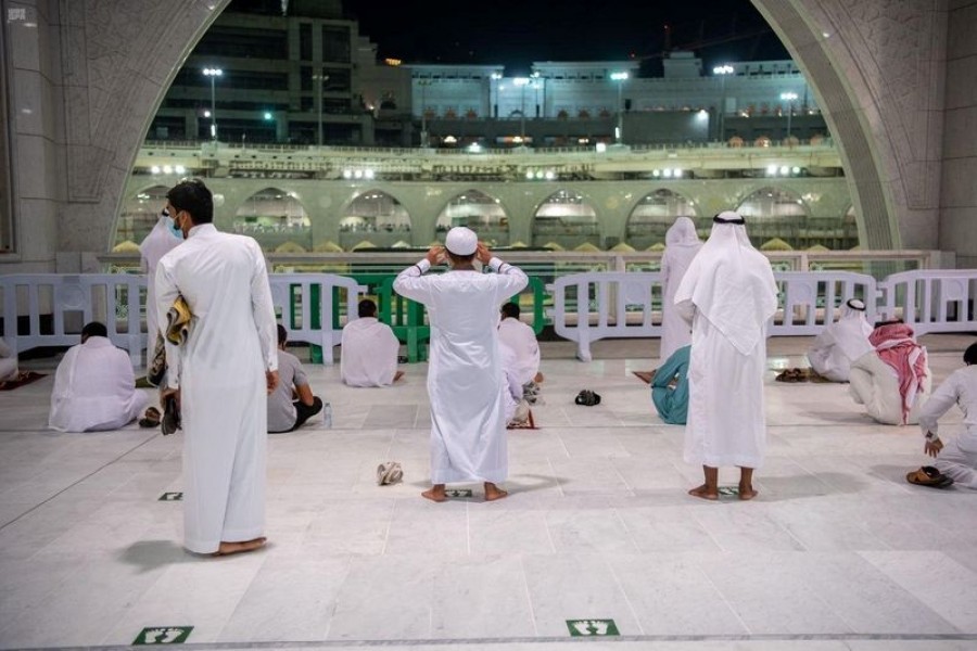 Saudi Arabia allows citizens to perform prayers in Al-Haram Mosque for first time in seven months