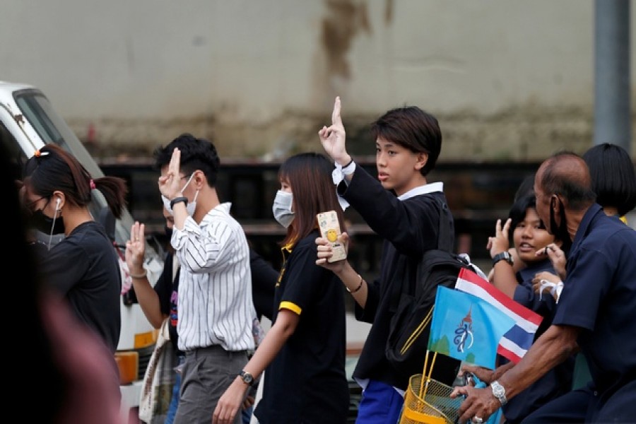 Thailand welcomes tourists back as Bangkok protests heat up