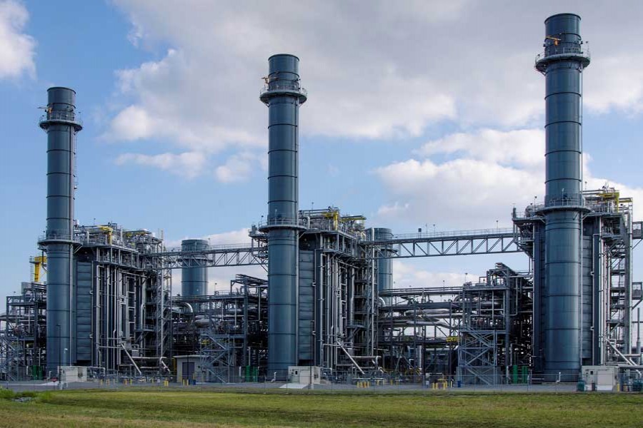 Construction of eight LNG power plants underway