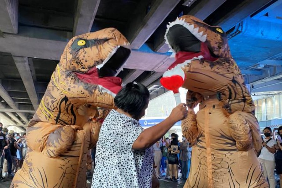 Thai school students want extinction of 'dinosaurs'-like rulers, in symbolic protest